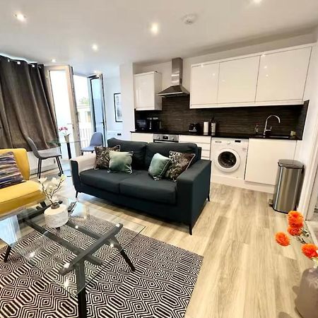 Lovely & Stylish 2 Bed Flat Close To Heathrow Yiewsley Exterior foto