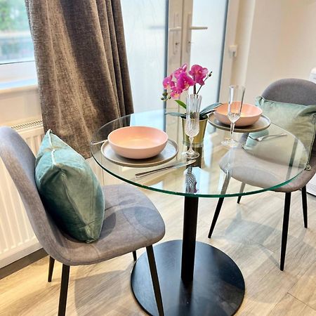 Lovely & Stylish 2 Bed Flat Close To Heathrow Yiewsley Exterior foto
