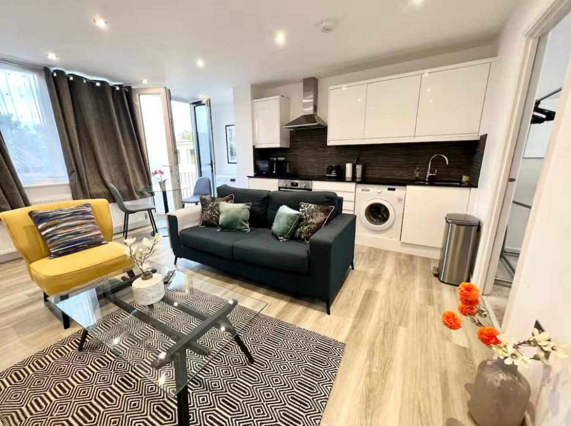 Lovely & Stylish 2 Bed Flat Close To Heathrow Yiewsley Exterior foto