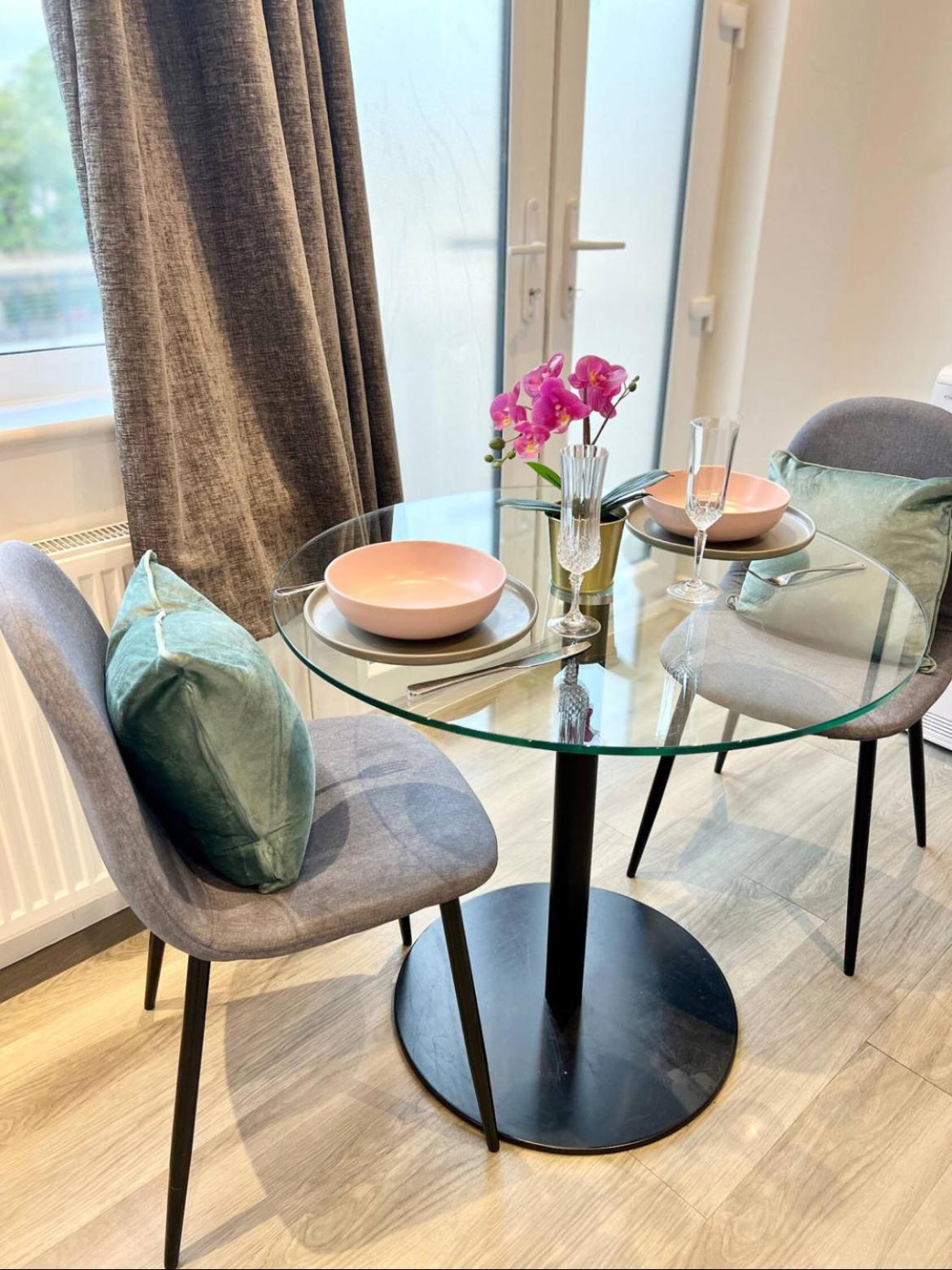 Lovely & Stylish 2 Bed Flat Close To Heathrow Yiewsley Exterior foto